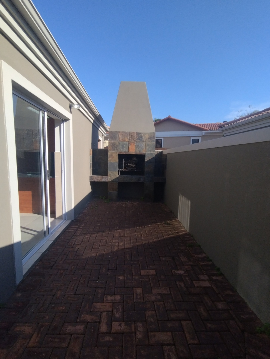 5 Bedroom Property for Sale in Wavecrest Eastern Cape